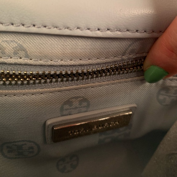 Tory Burch Fleming icy blue leather convertible shoulder bag /crossbody - Picture 5 of 15